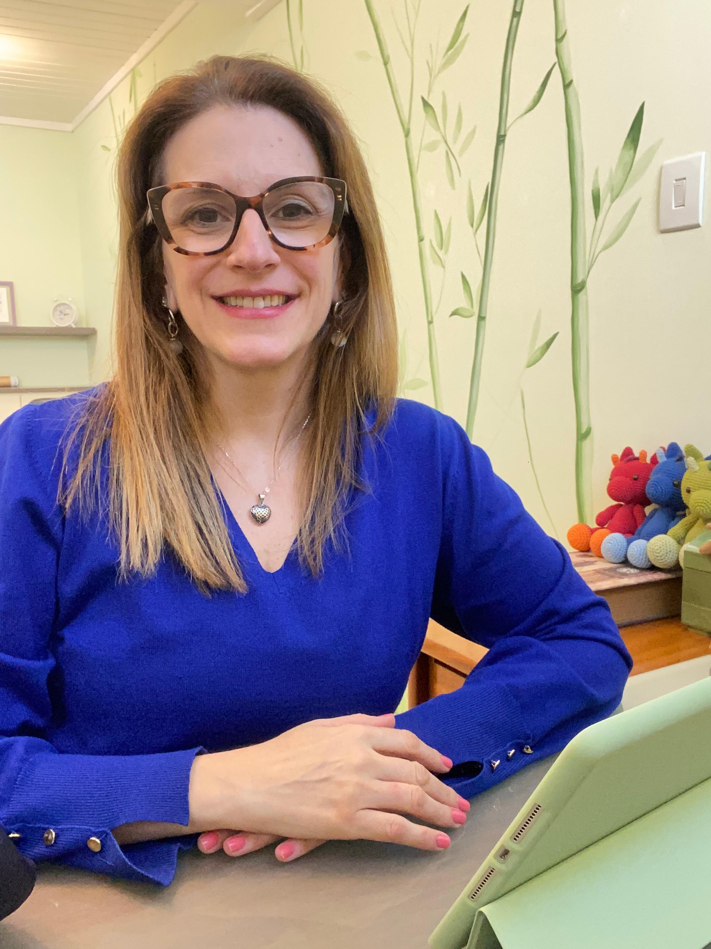 Raquel Lhullier em atendimento